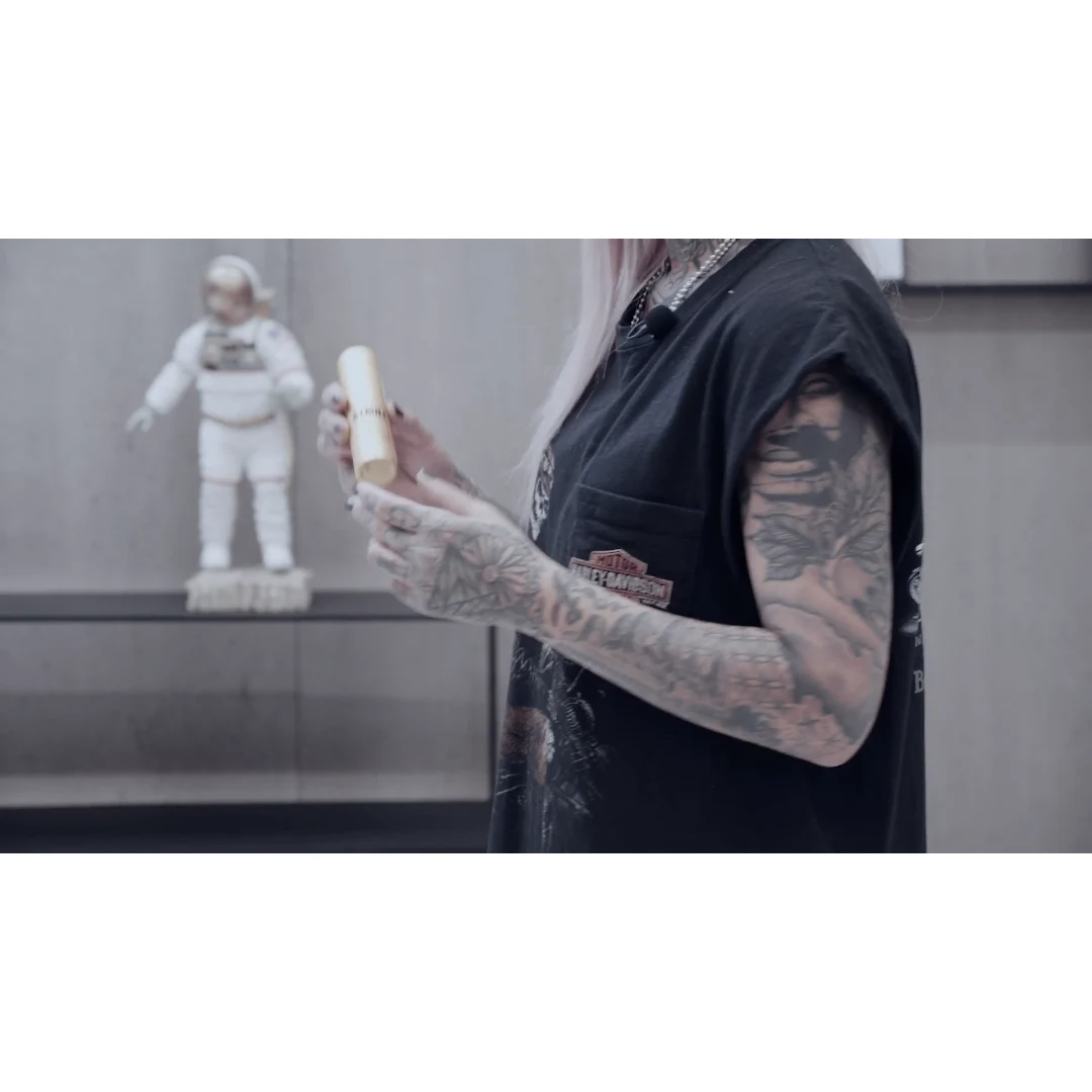 STMNT - Spray Powder Extra Matte Finish professional STMNT - Spray Powder Extra Matte Finish how to and styling tutorial step 2