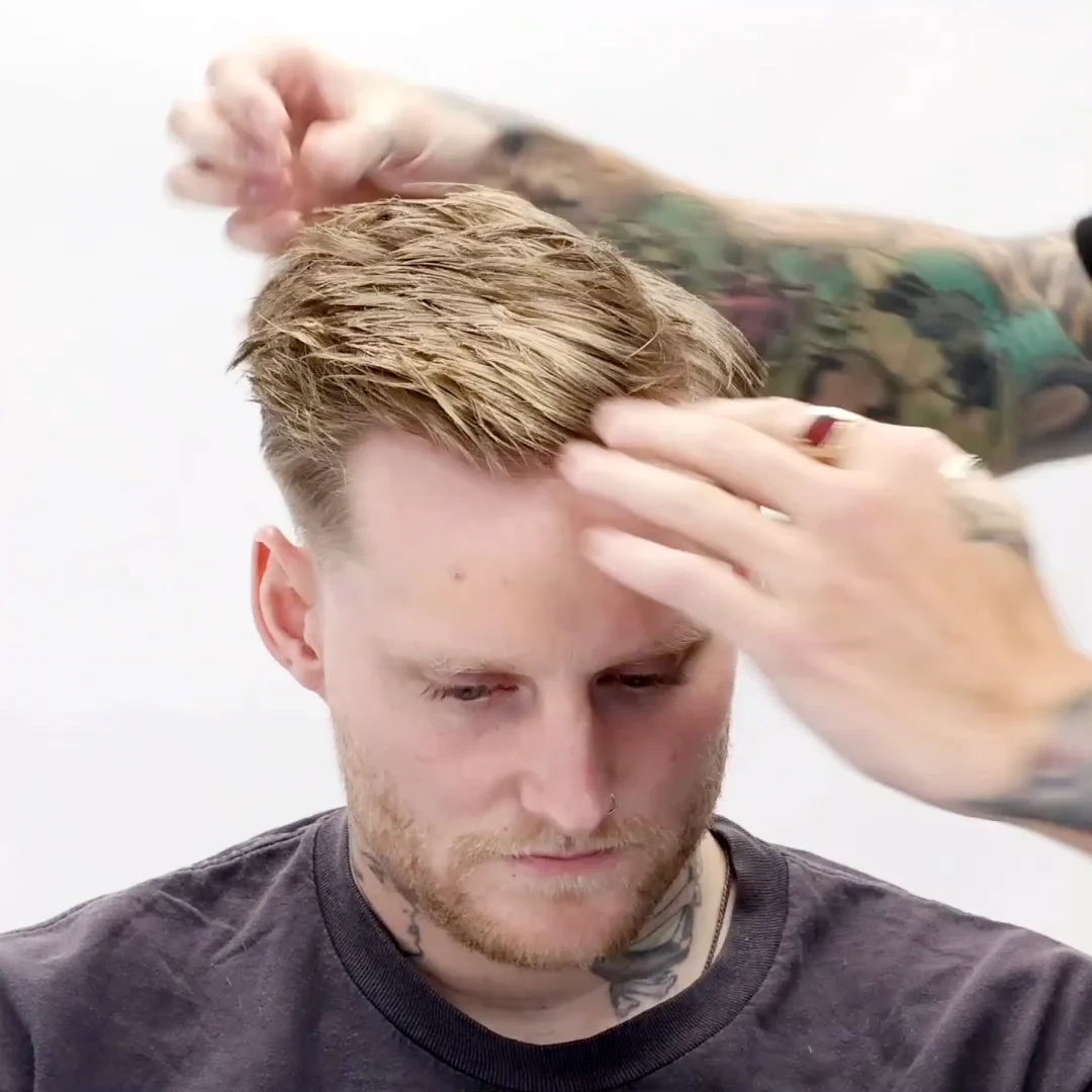 Uppercut Deluxe Pomade - 100g professional Deluxe Pomade application tutorial step 2