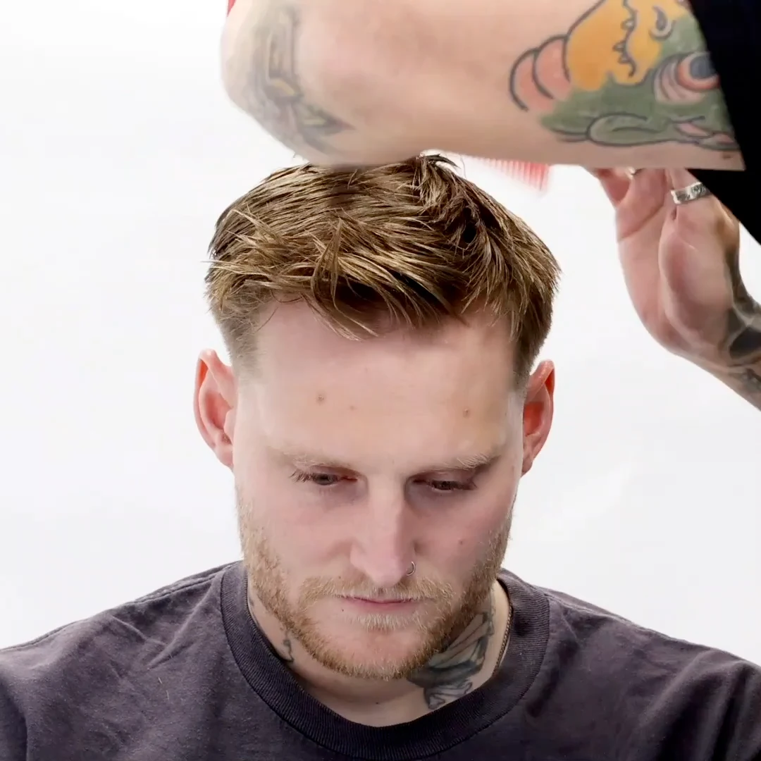 Uppercut Deluxe Pomade - 100g professional Deluxe Pomade application tutorial step 3