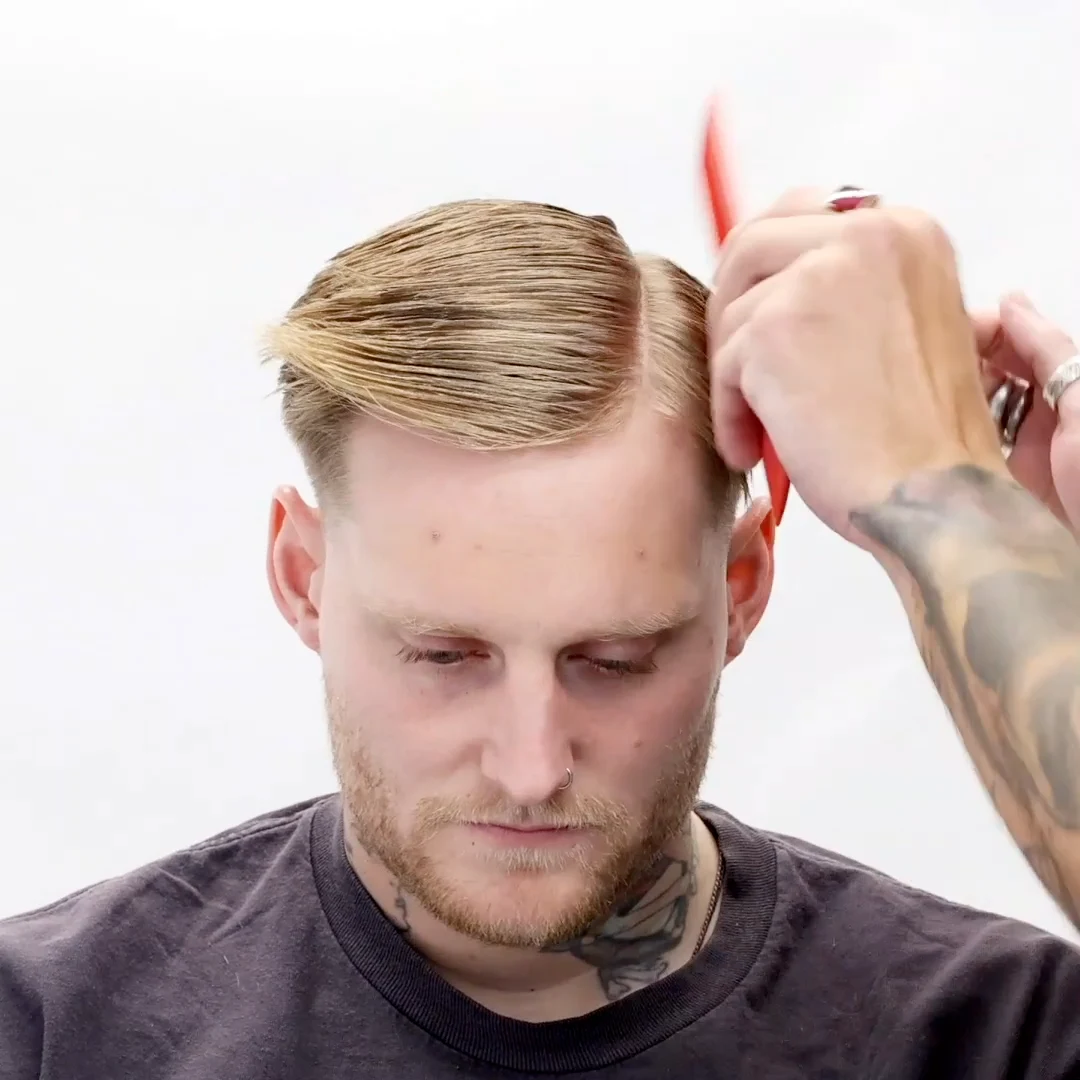 Uppercut Deluxe Pomade - 100g professional Deluxe Pomade application tutorial step 4