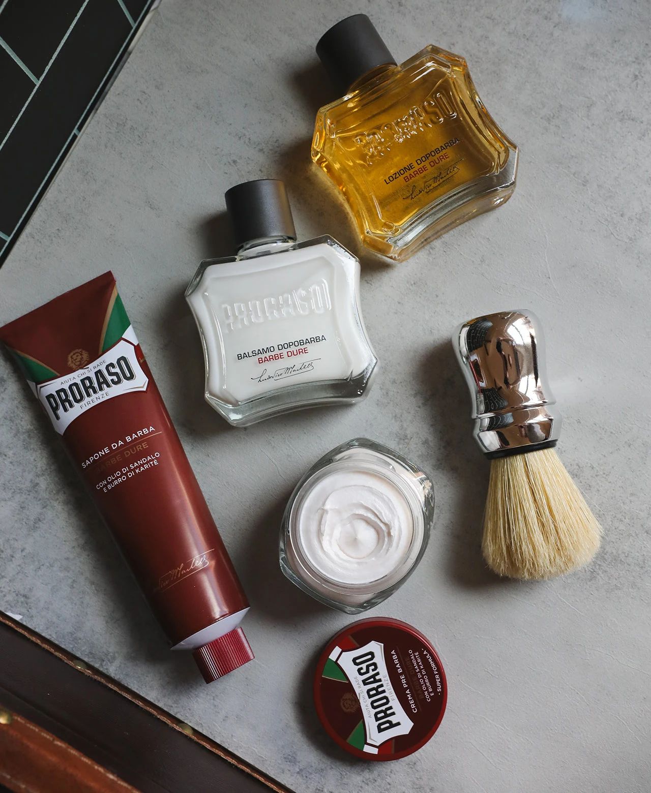 Proraso - After Shave Lotion - Sandalwood - 400ml: Proraso - After Shave Lotion - Sandalwood - 400ml product range and compatible routine, view 2