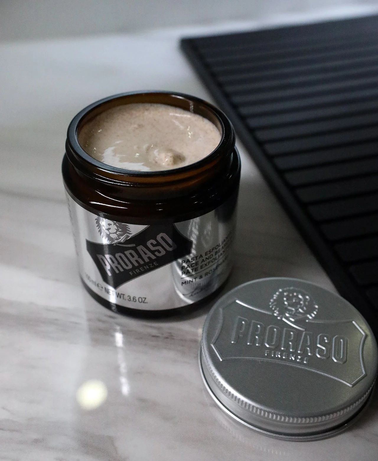 Proraso - Beard Peeling - Mint & Rosemary - 100ml: Proraso - Beard Peeling - Mint & Rosemary - 100ml professional styling result and application, view 6