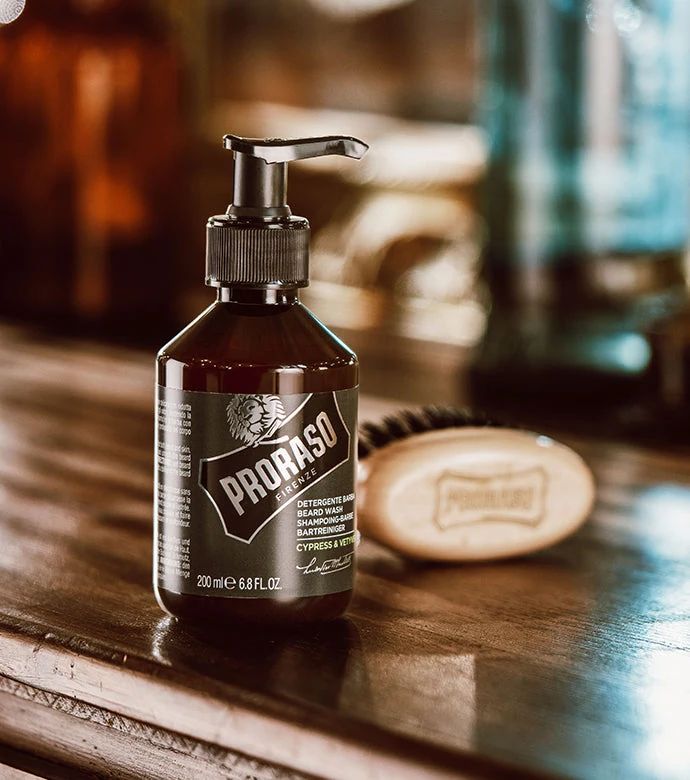 Proraso - Beard Wash - Cypress & Vetyver - 200ml: Proraso - Beard Wash - Cypress & Vetyver - 200ml packaging detail, view 2