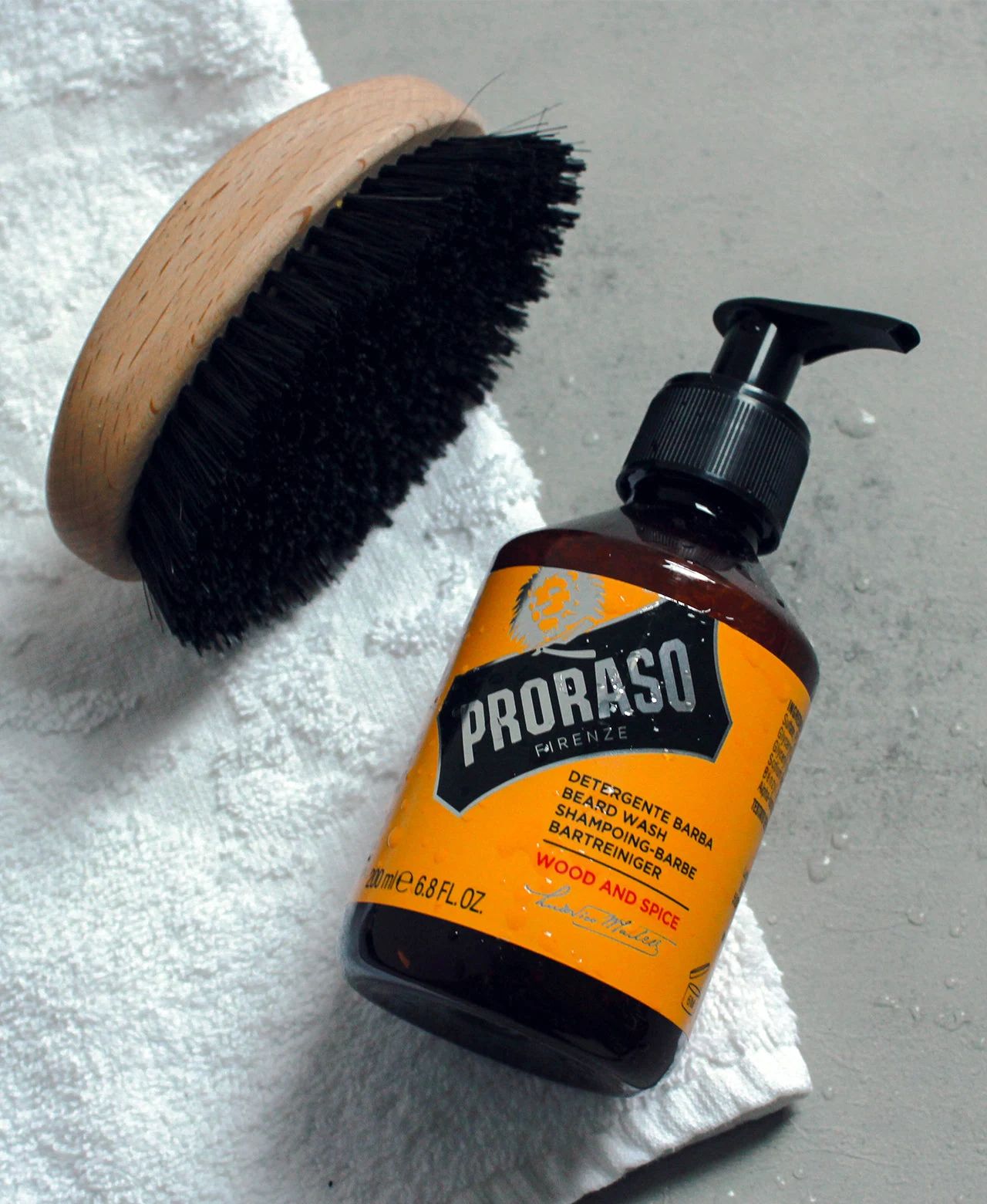 Proraso - Beard Wash - Wood & Spice - 200ml: Proraso - Beard Wash - Wood & Spice - 200ml professional styling result and application