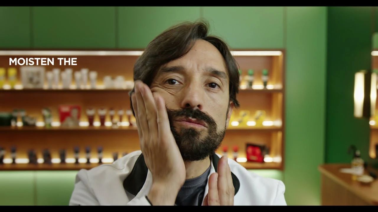 Proraso - Beard Wash - Wood & Spice - 200ml beard wash application tutorial step 2