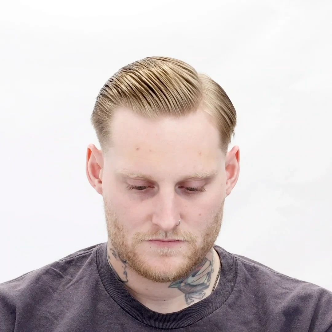 Uppercut Deluxe Pomade - 30g professional Deluxe Pomade - Midi application tutorial step 6