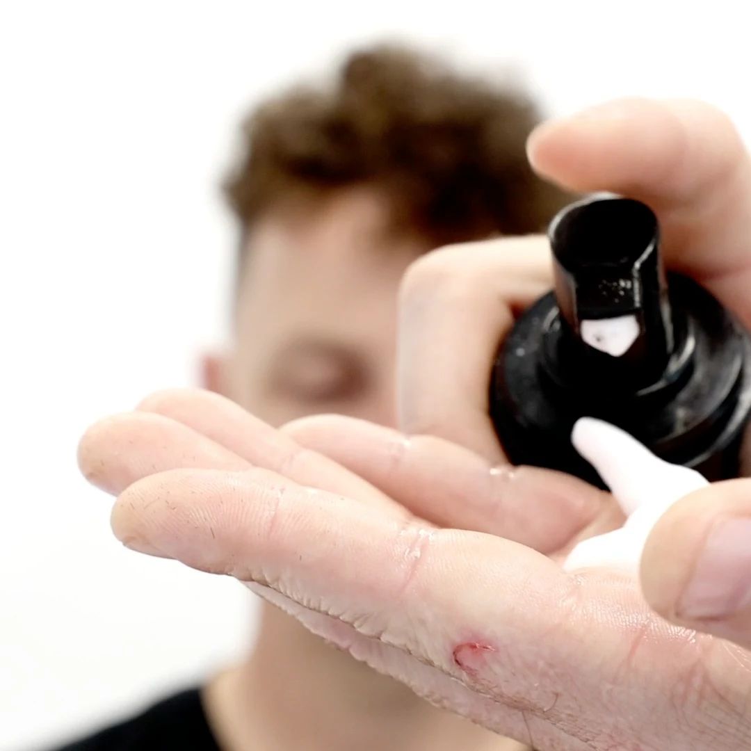Uppercut Foam Tonic professional Foam Tonic application tutorial step 1