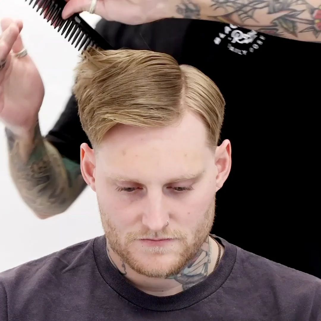 Uppercut Matte Pomade - 30g professional Matte Pomade - Midi application tutorial step 2