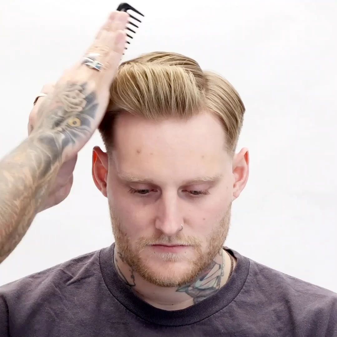 Uppercut Matte Pomade - 30g professional Matte Pomade - Midi application tutorial step 3