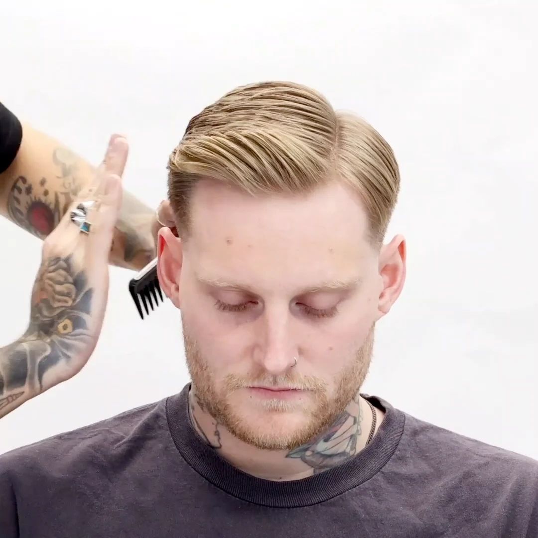 Uppercut Matte Pomade - 30g professional Matte Pomade - Midi application tutorial step 5