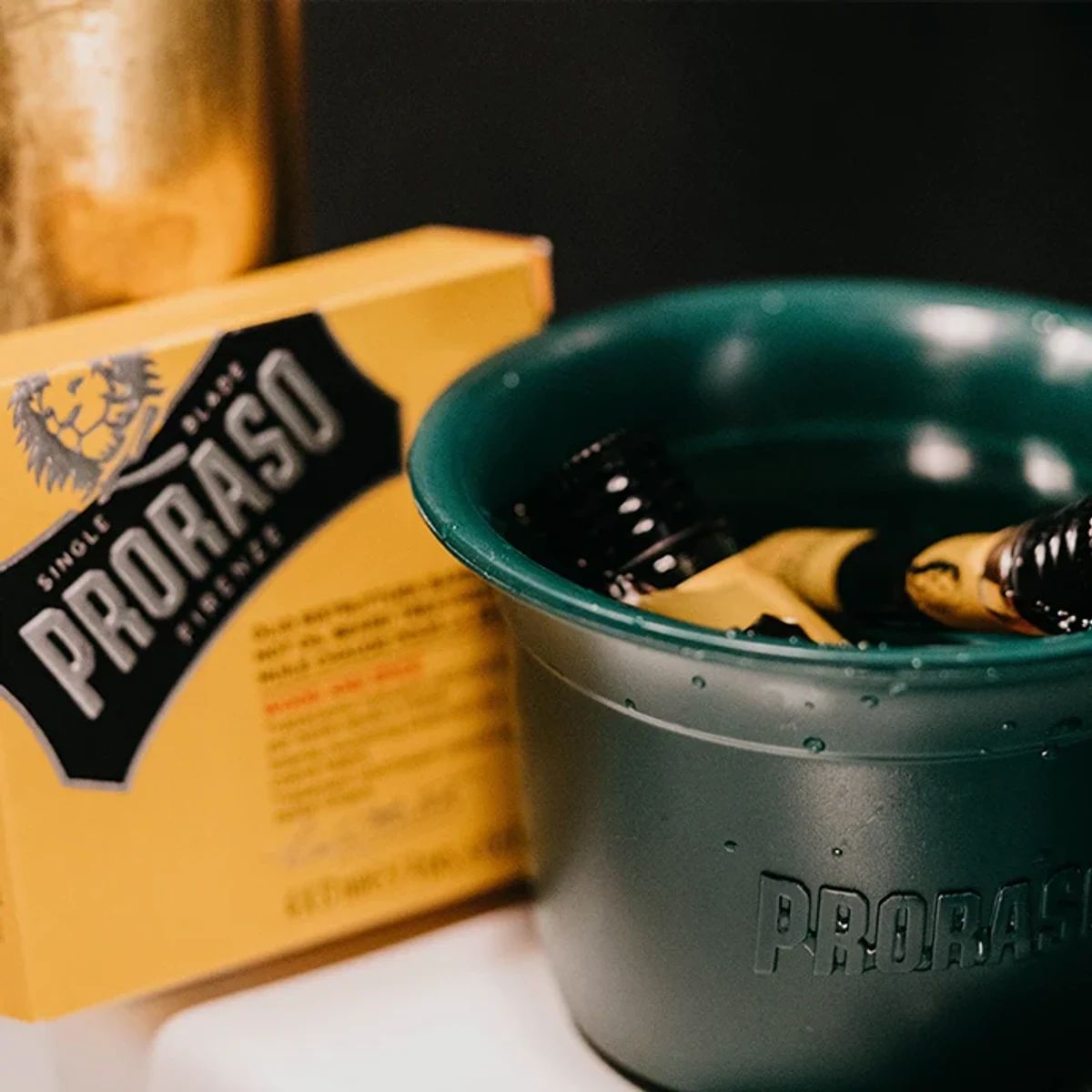 Proraso Hot Oil Beard Treatment Wood and Spice product scene