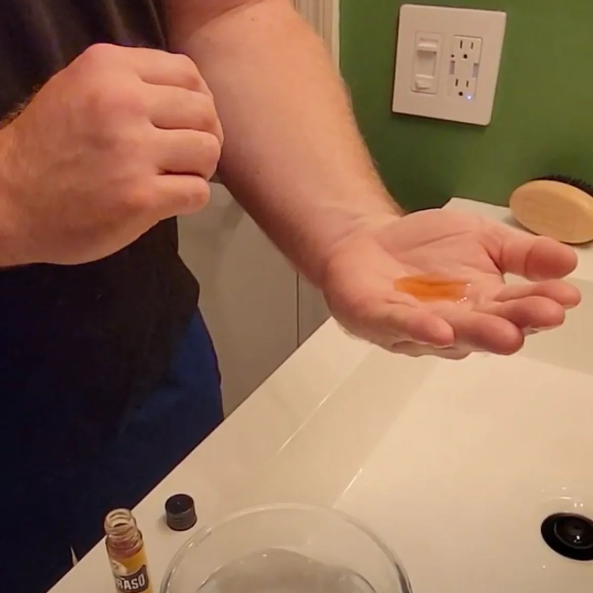 Texture of Proraso Wood and Spice Hot Oil Beard Treatment