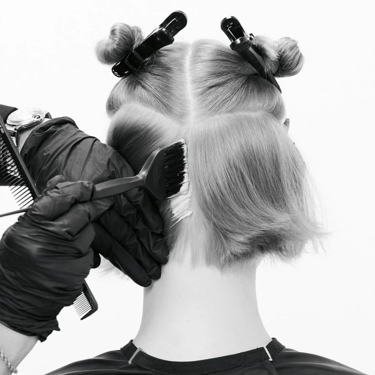 Professional hair colour application associated with Schwarzkopf Professional Bond Enforcing Color Remover 300g